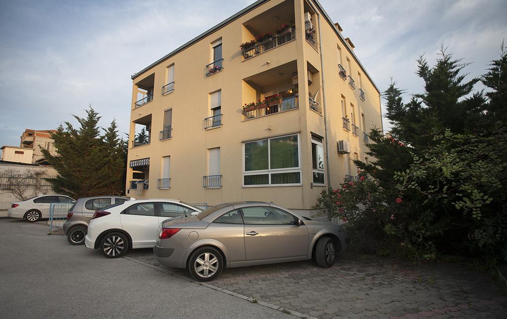 Apartment Sunny Yellow - With Balcony And Parking Place, スプリト 部屋 写真