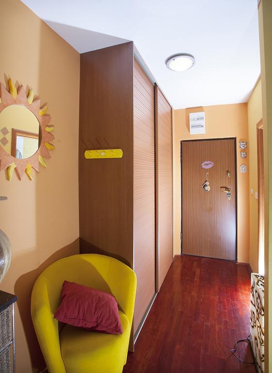 Apartment Sunny Yellow - With Balcony And Parking Place, スプリト 部屋 写真